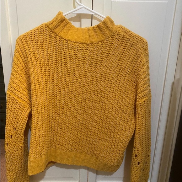 Hollister Top - Picture 2 of 2